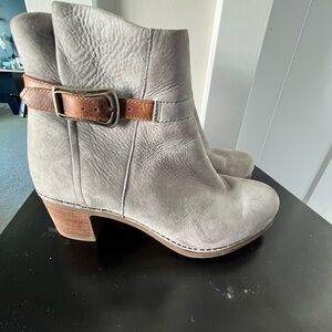 Dansko Suede Booties Sz 8/8.5